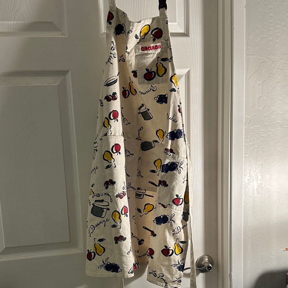 Circulon White Apron with Fruit Print